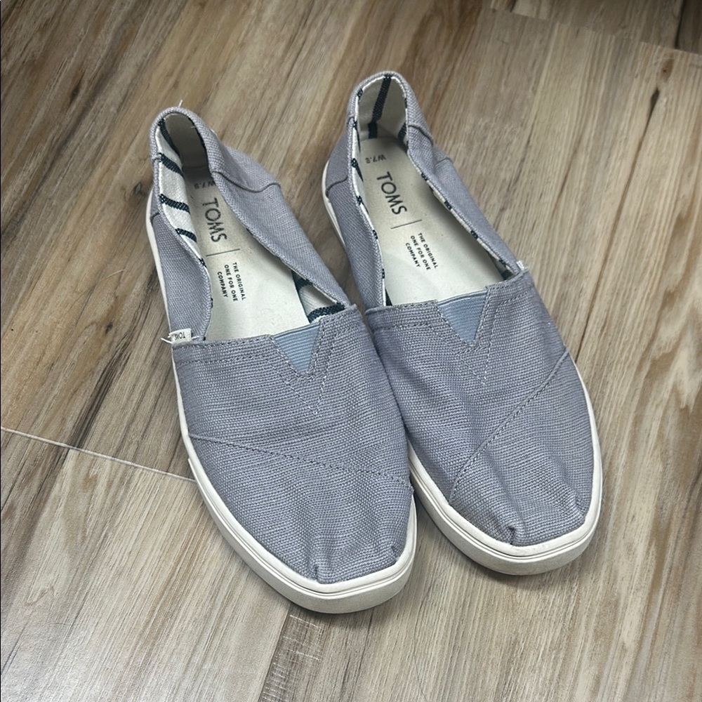 TOMS woman’s Light Gray Slip-On